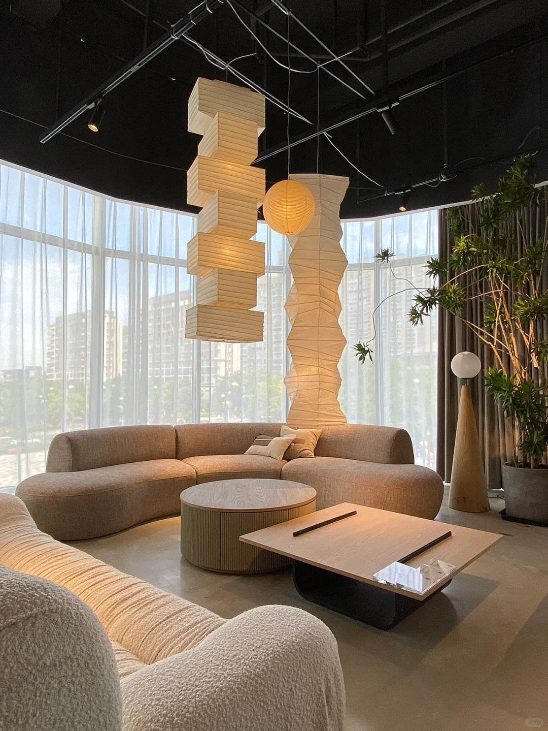 Akari 36N Pendant Light