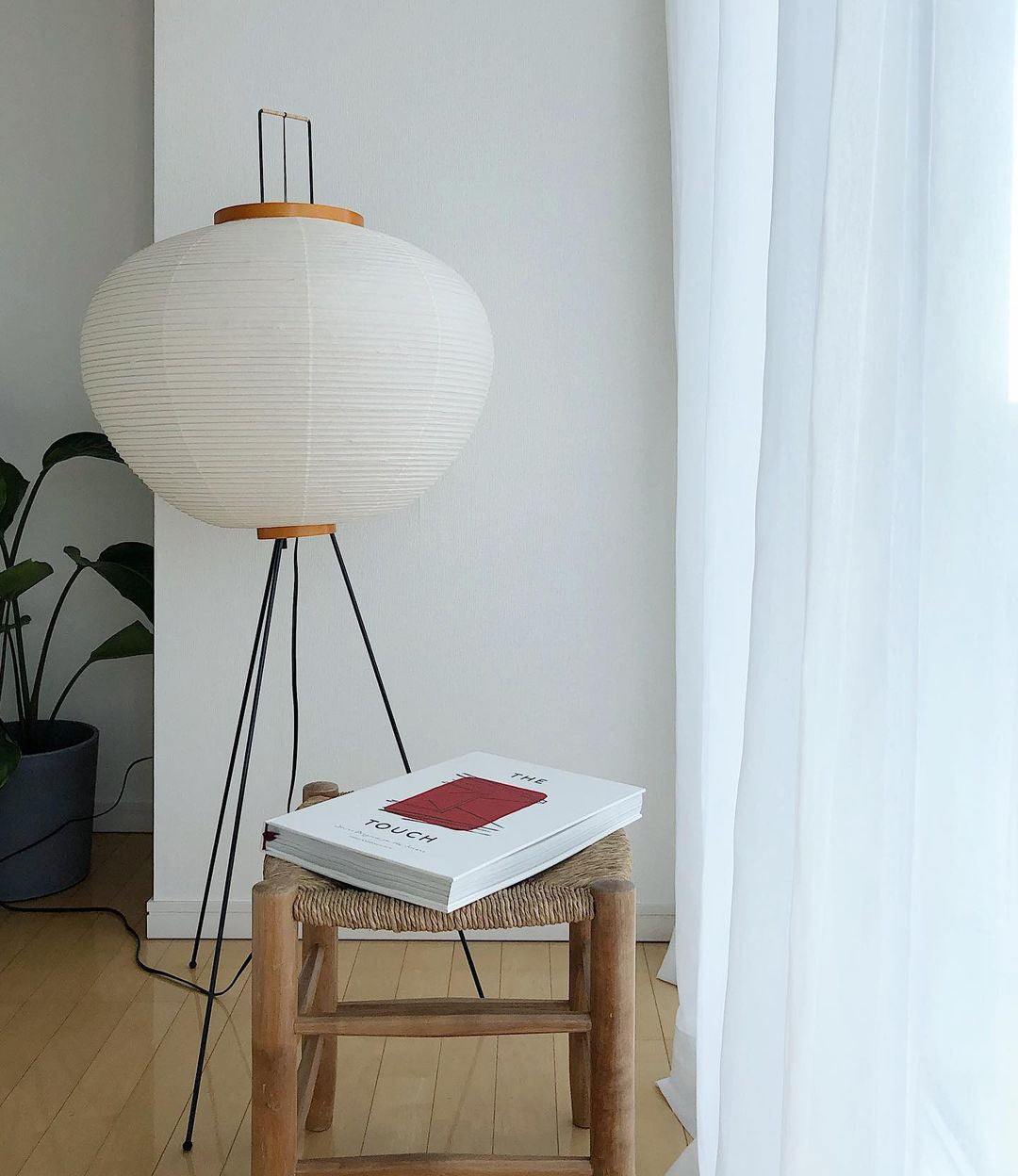 Akari 10A Floor Lamp