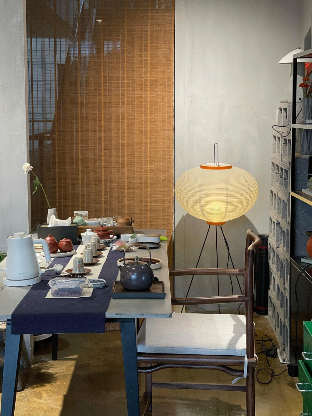 Akari 10A Floor Lamp