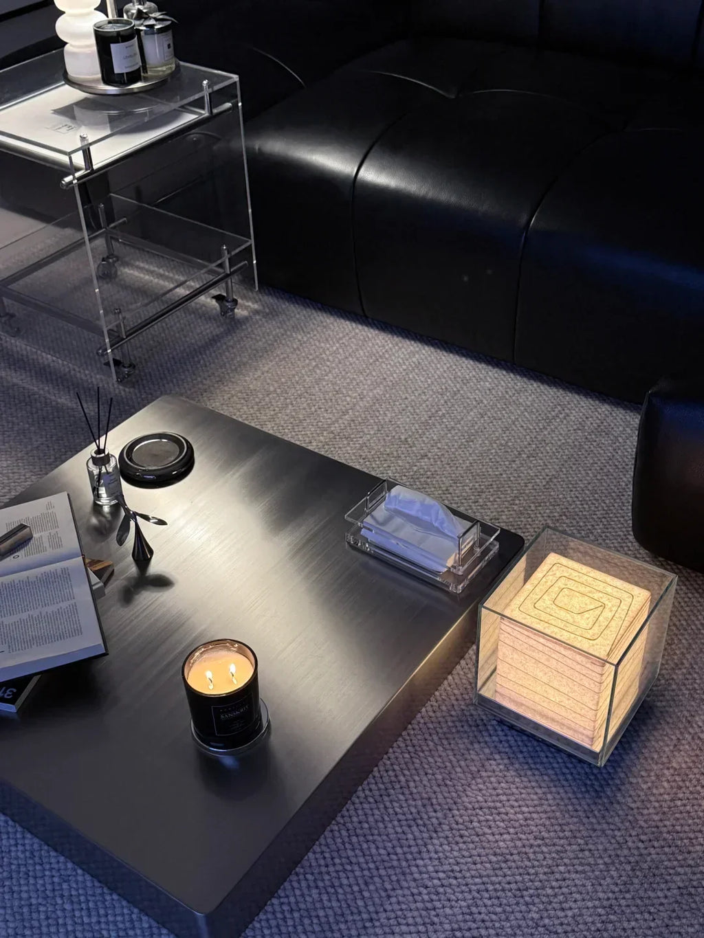 Andaz Chi Yutang Table Lamp