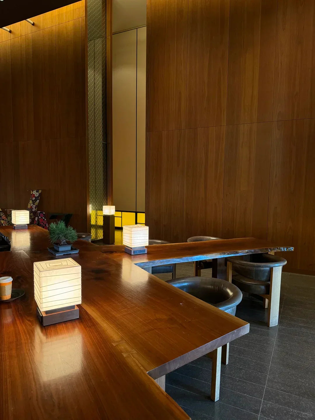 Andaz Chi Yutang Table Lamp