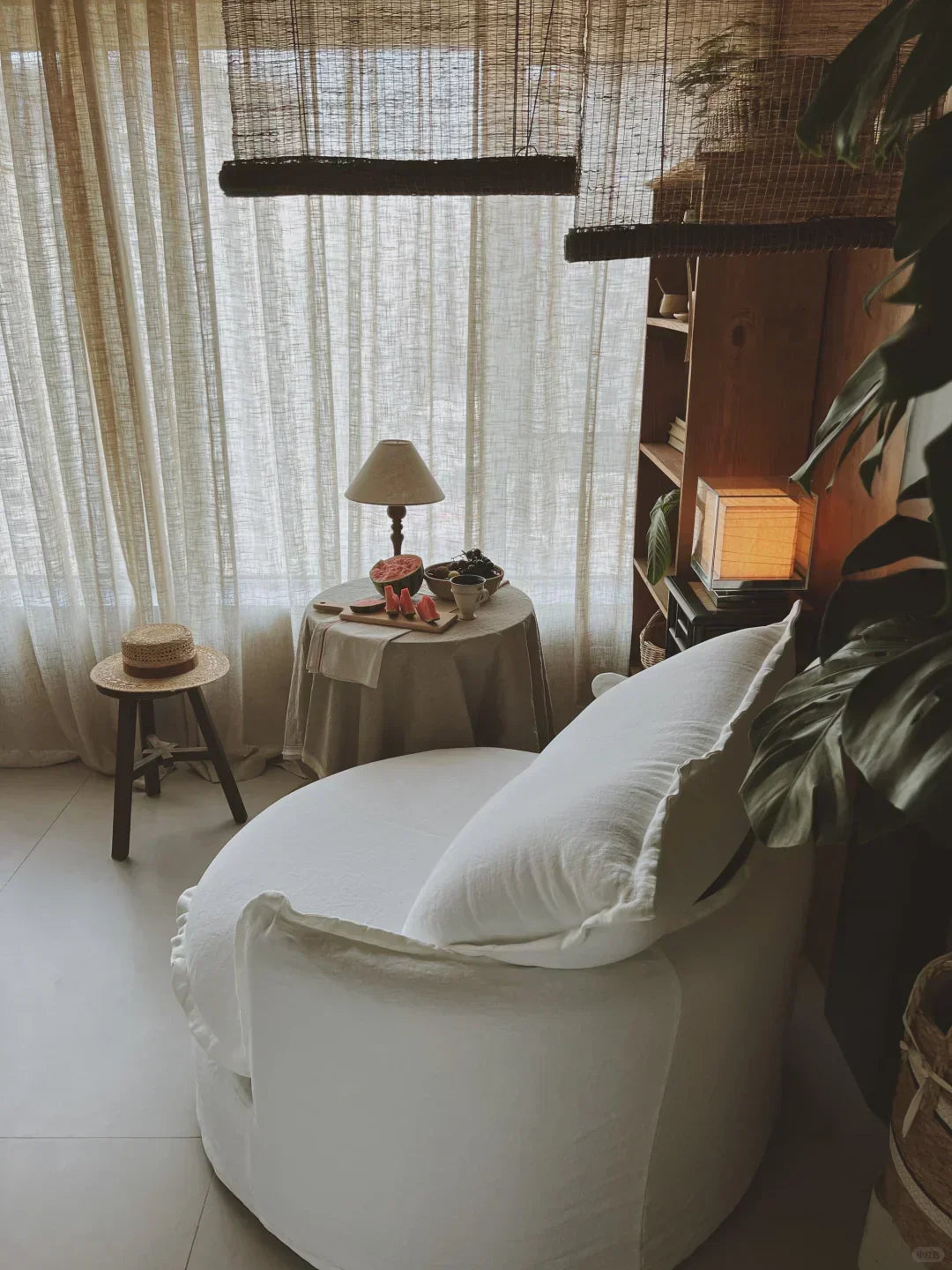 Andaz Chi Yutang Table Lamp