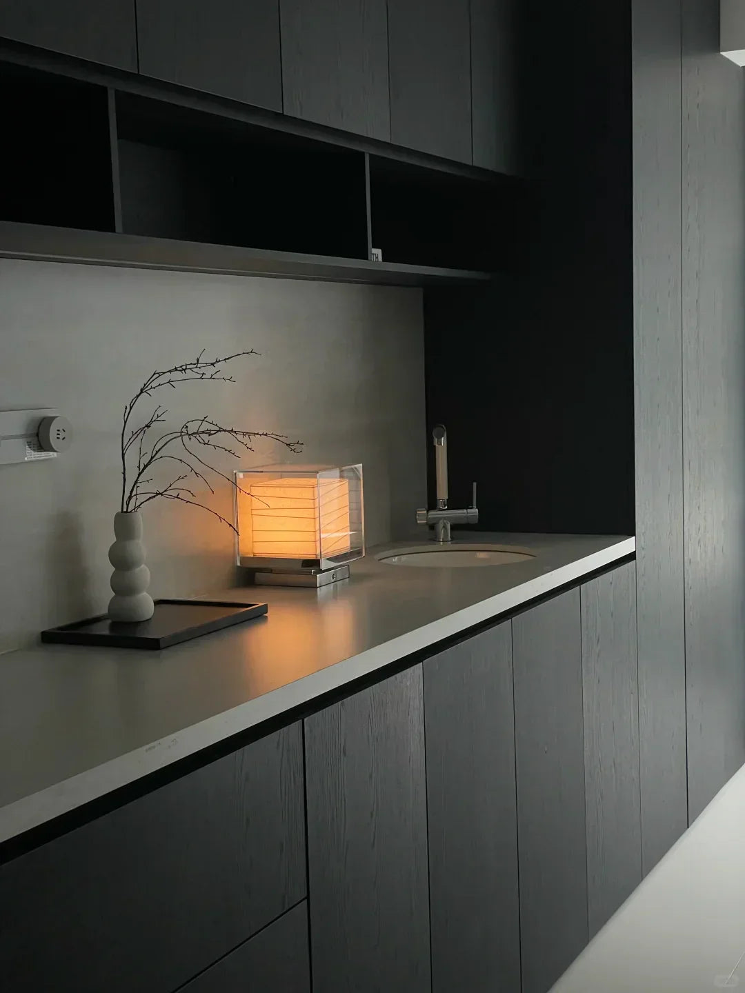 Andaz Chi Yutang Table Lamp