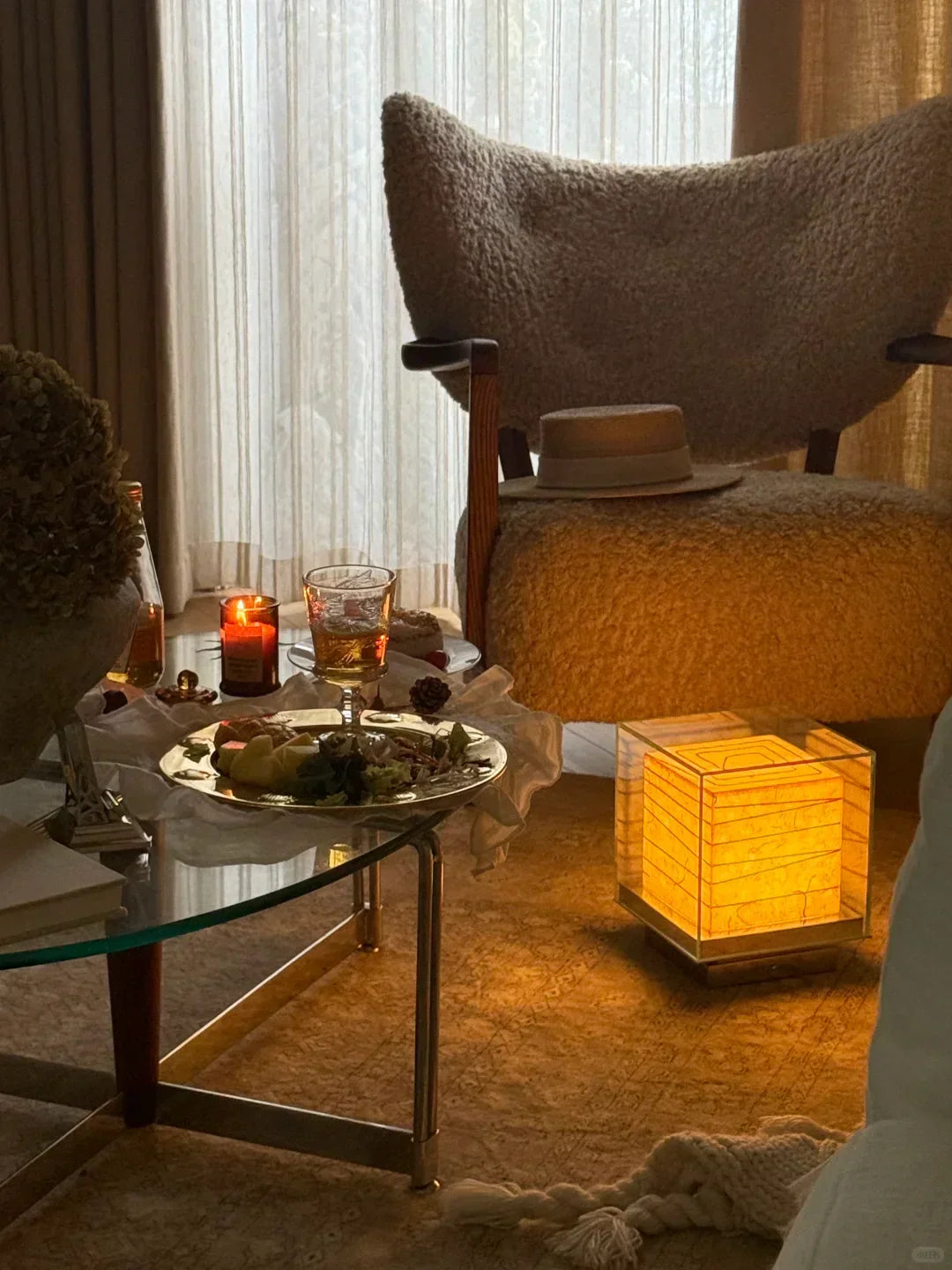 Andaz Chi Yutang Table Lamp
