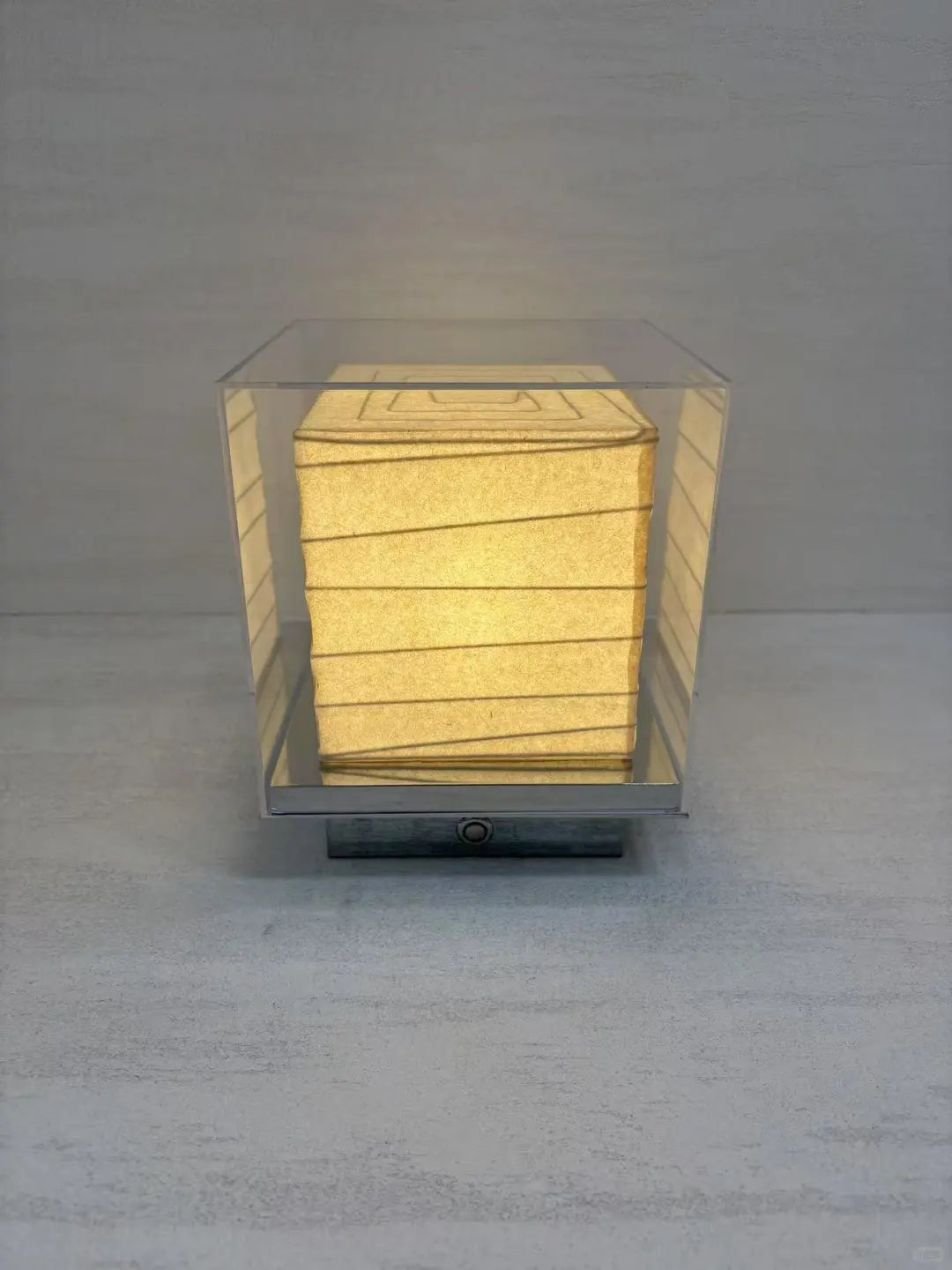 Andaz Chi Yutang Table Lamp