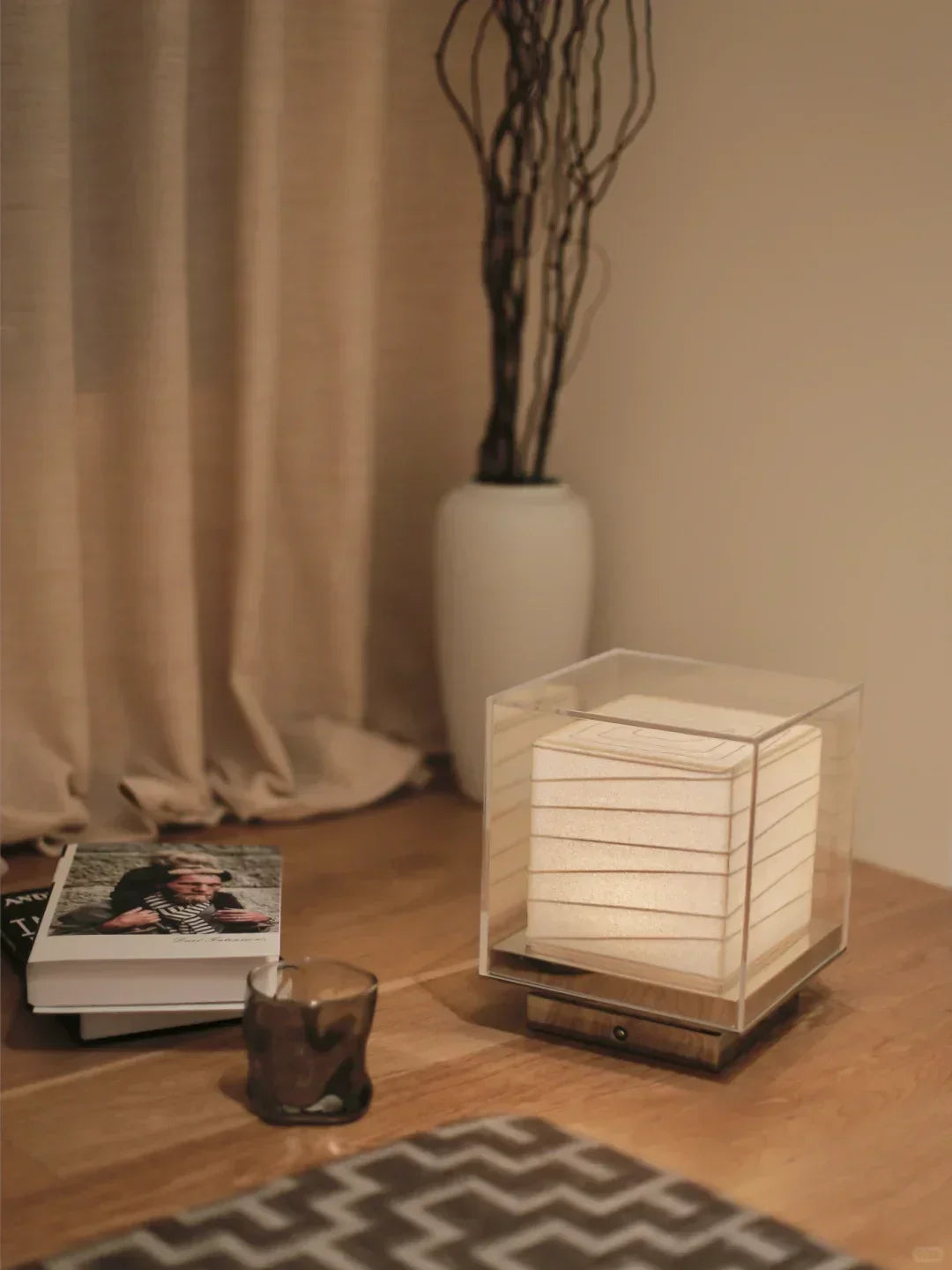 Andaz Chi Yutang Table Lamp