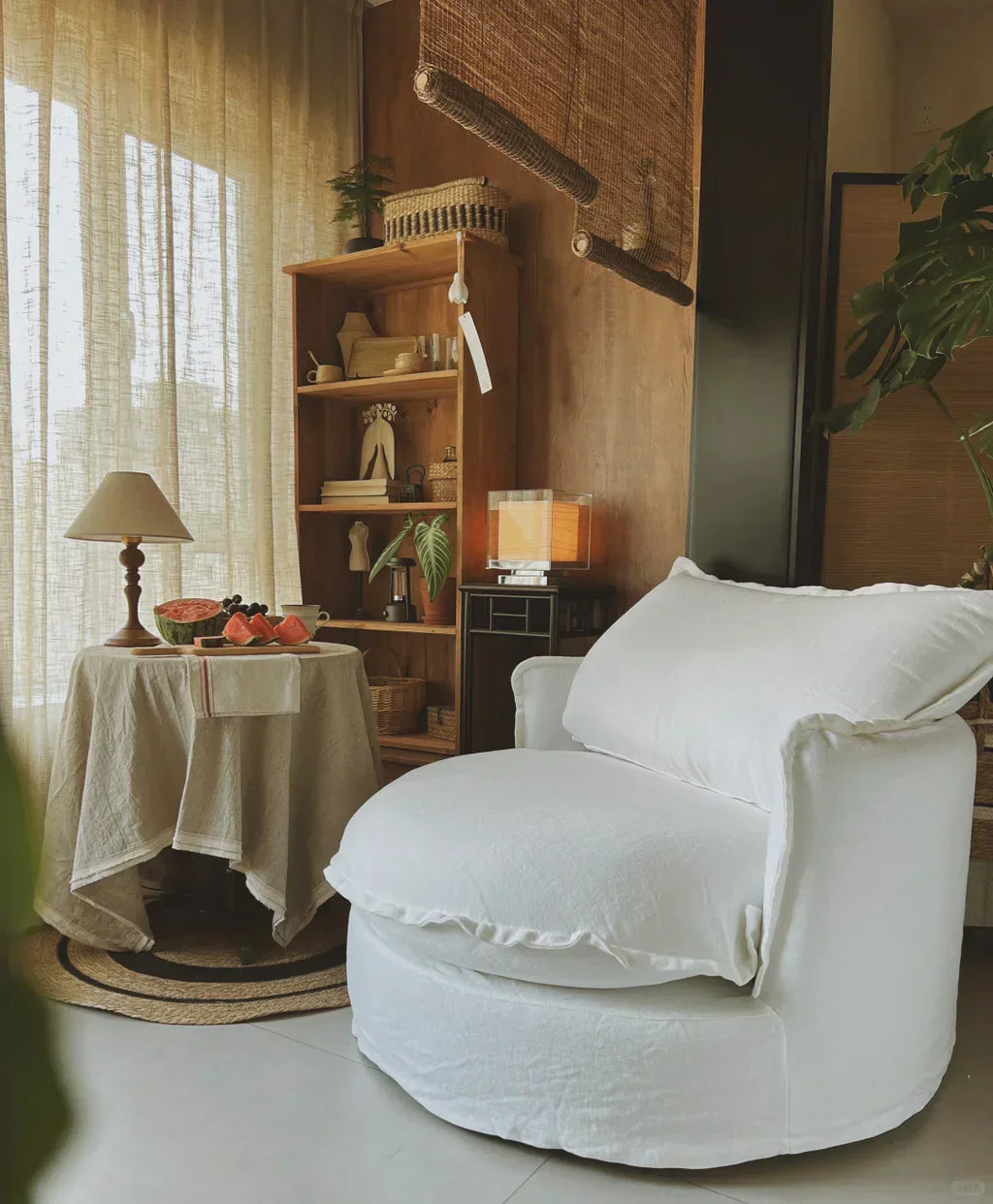 Andaz Chi Yutang Table Lamp