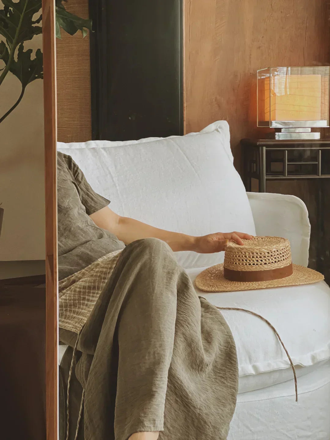 Andaz Chi Yutang Table Lamp