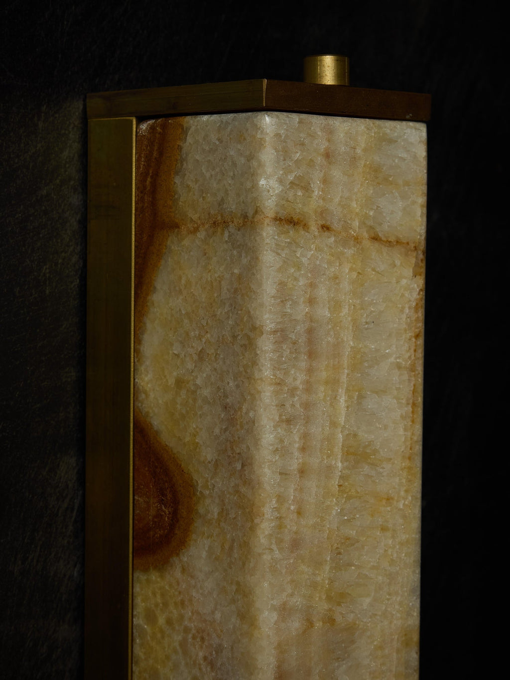 Fantastico Onyx Elongated Sconce