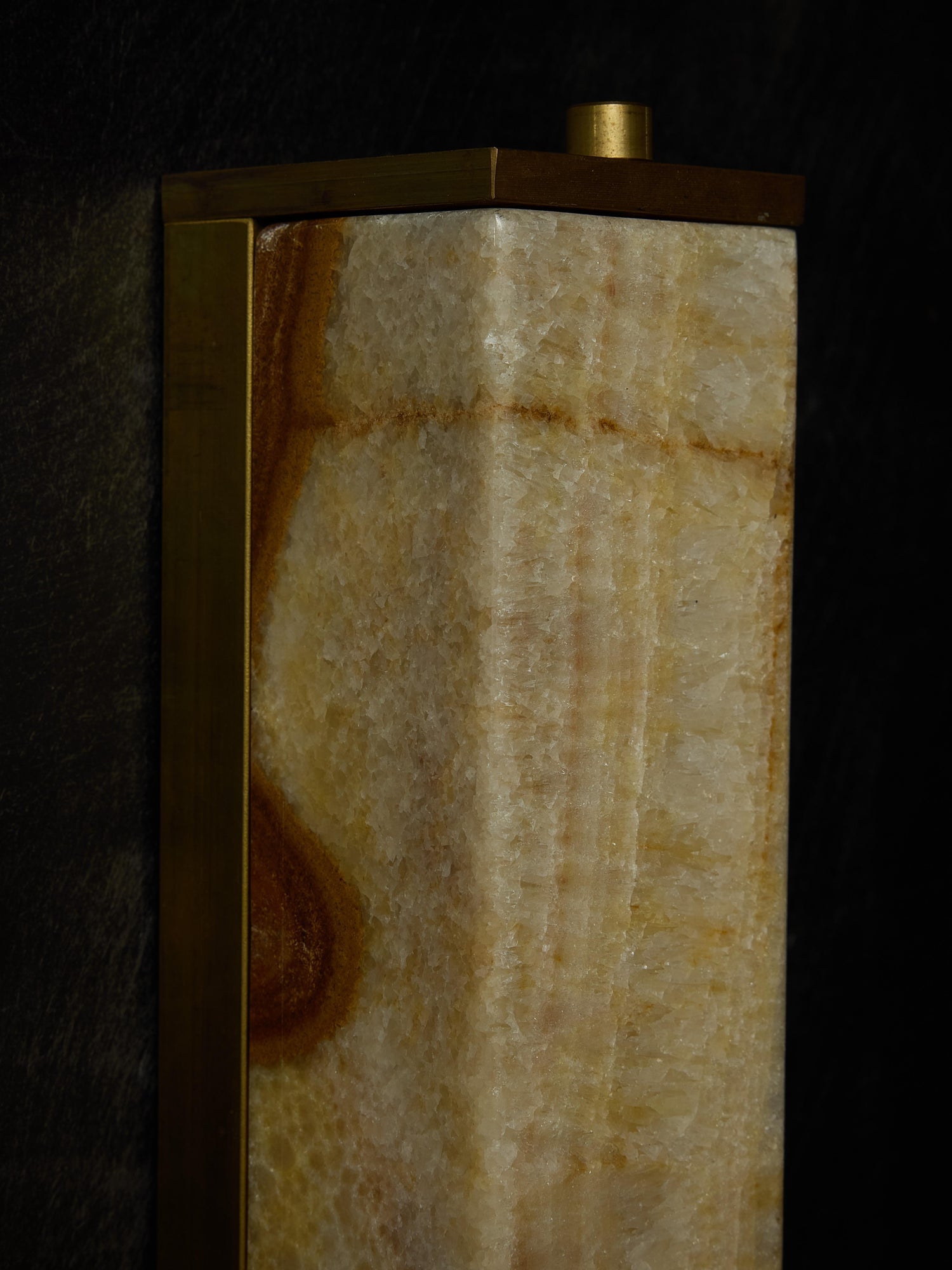 Fantastico Onyx Elongated Sconce