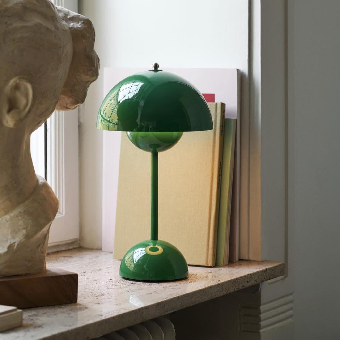 Flowerpot VP9 Table Lamp