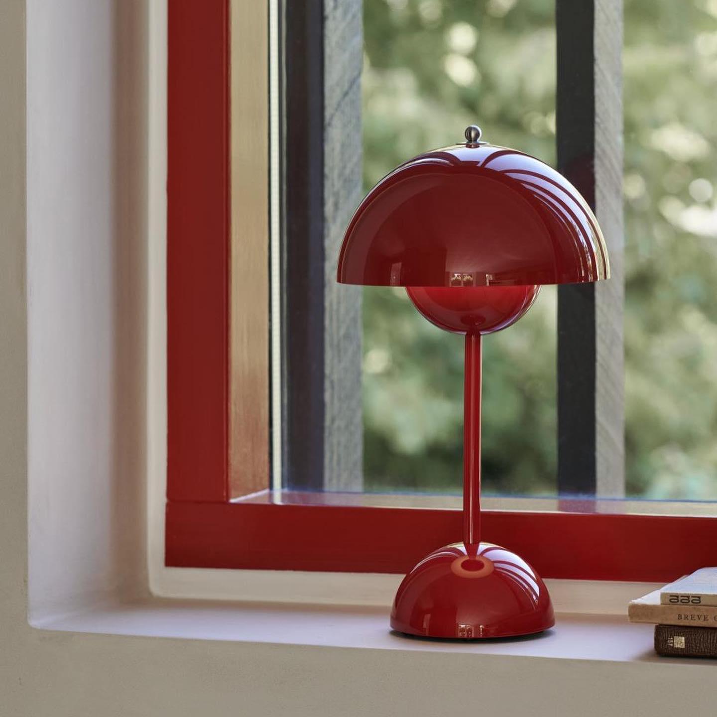 Flowerpot VP9 Table Lamp