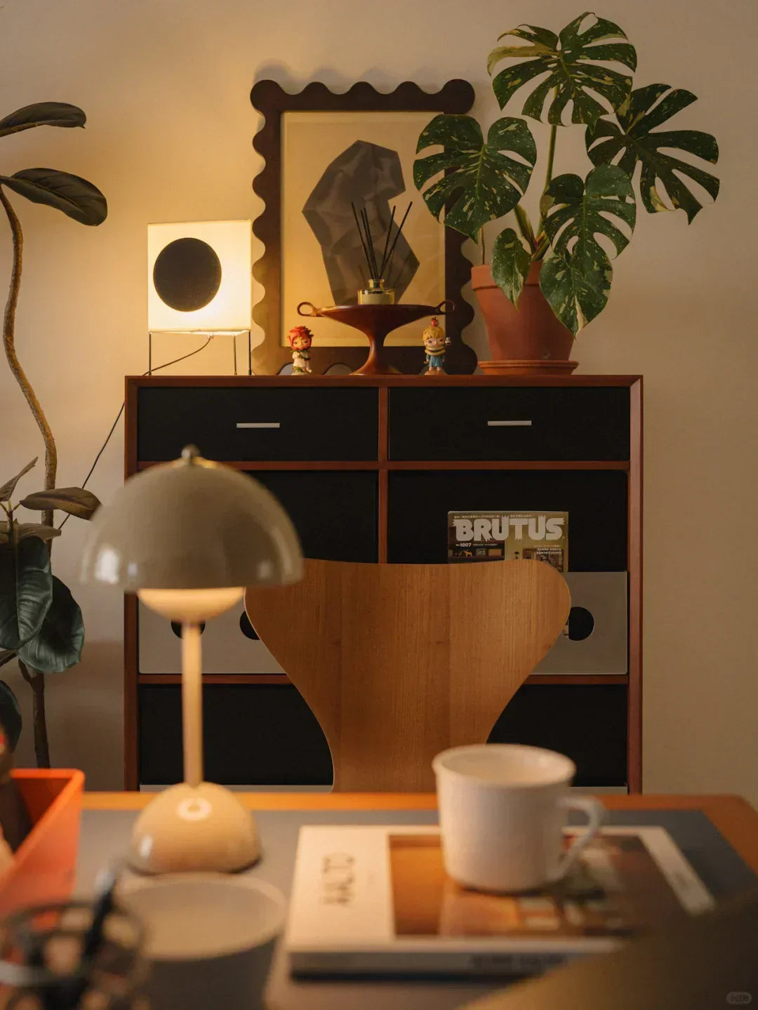 Flowerpot VP9 Table Lamp