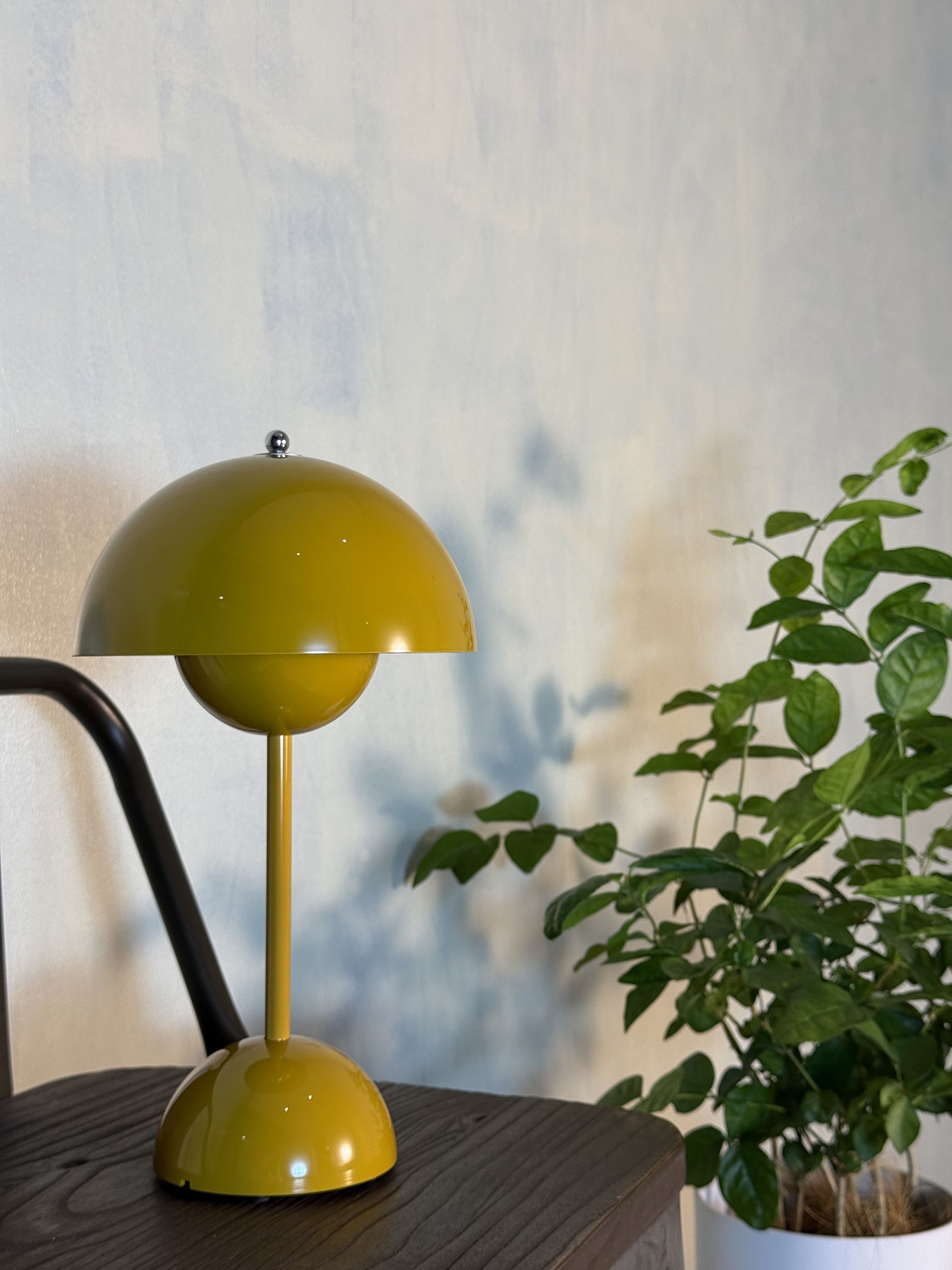 Flowerpot VP9 Table Lamp