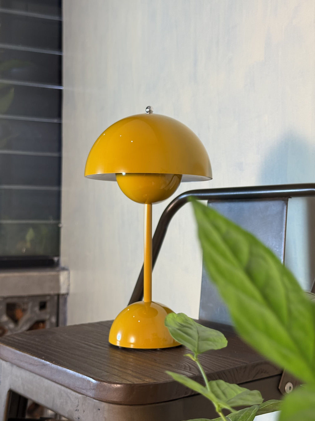 Flowerpot VP9 Table Lamp