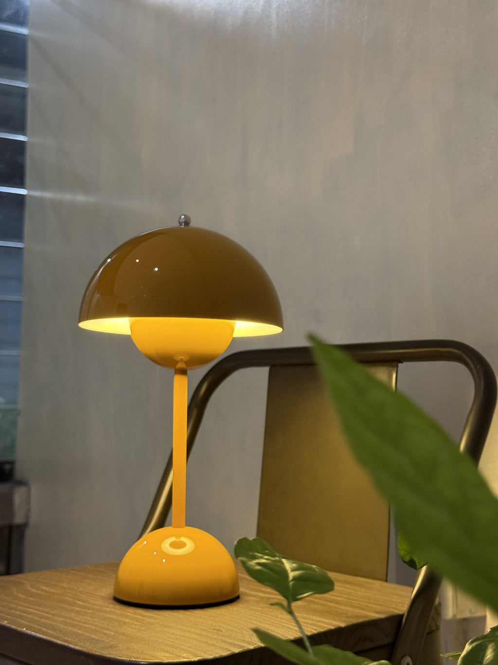 Flowerpot VP9 Table Lamp