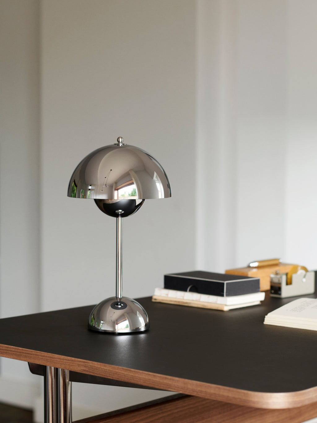 Flowerpot VP9 Table Lamp