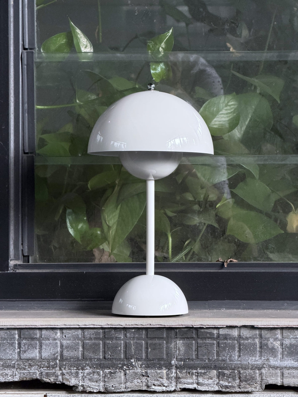 Flowerpot VP9 Table Lamp