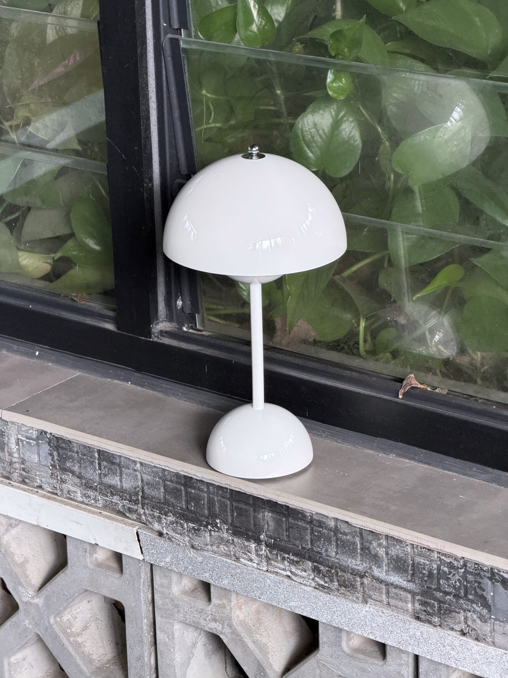 Flowerpot VP9 Table Lamp