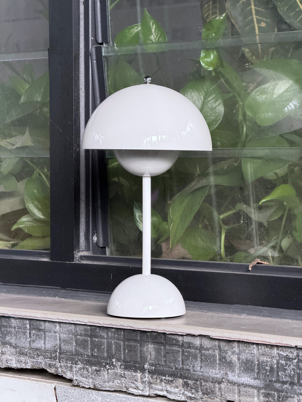Flowerpot VP9 Table Lamp