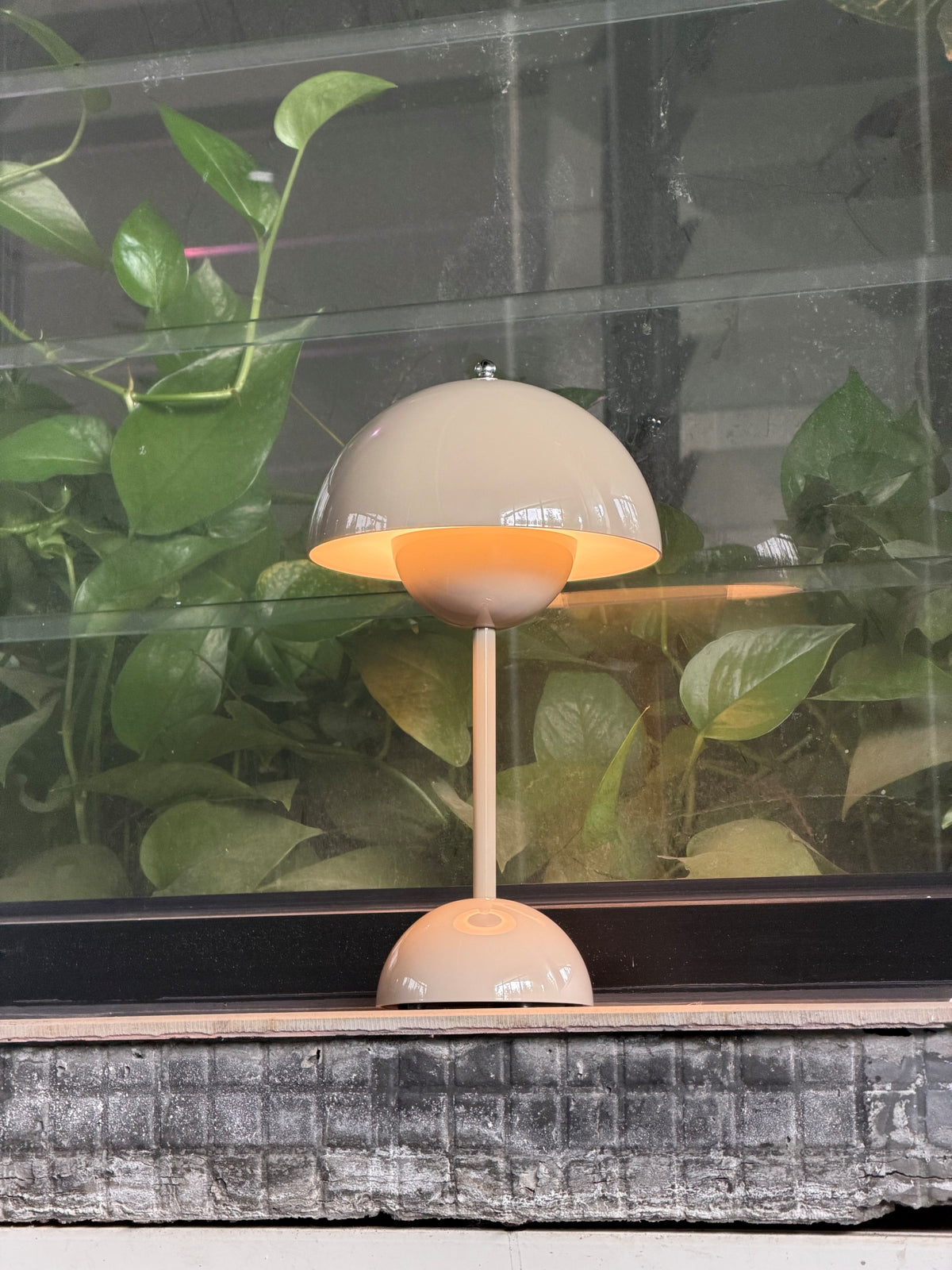 Flowerpot VP9 Table Lamp