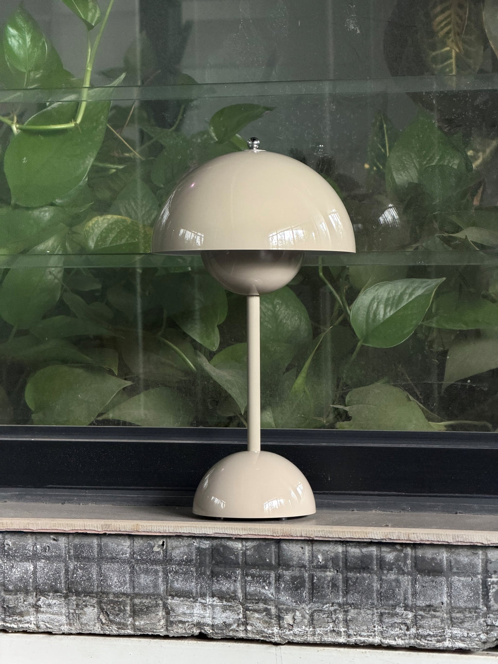 Flowerpot VP9 Table Lamp