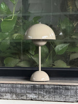 Flowerpot VP9 Table Lamp
