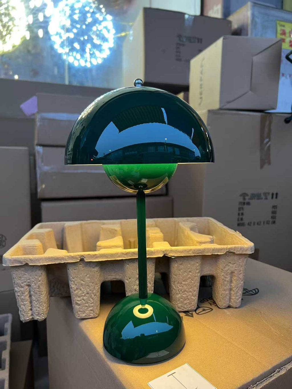 Flowerpot VP9 Table Lamp