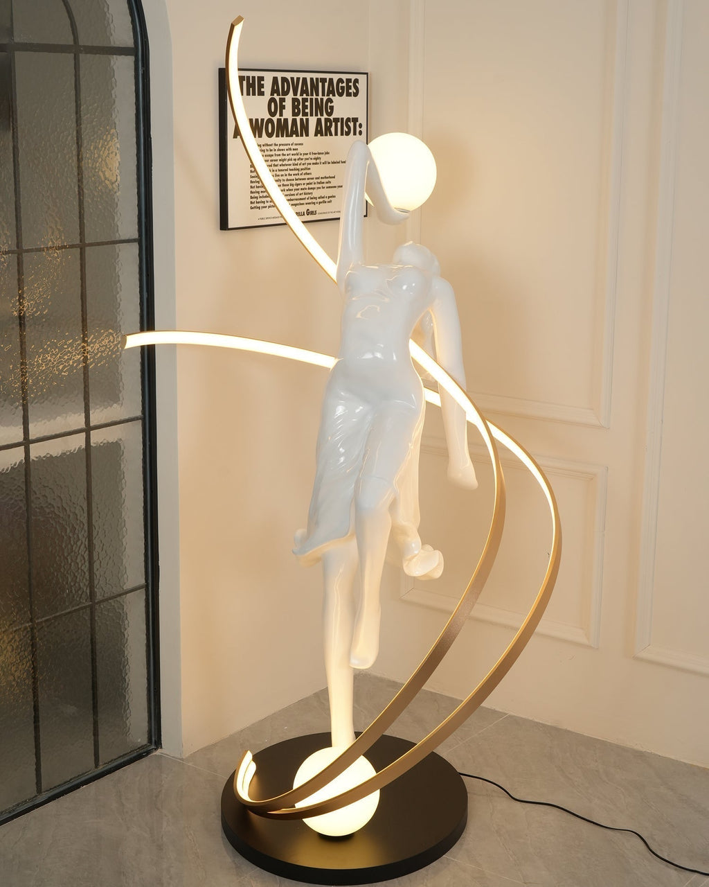 Frigg Sculpture Floor Lamp