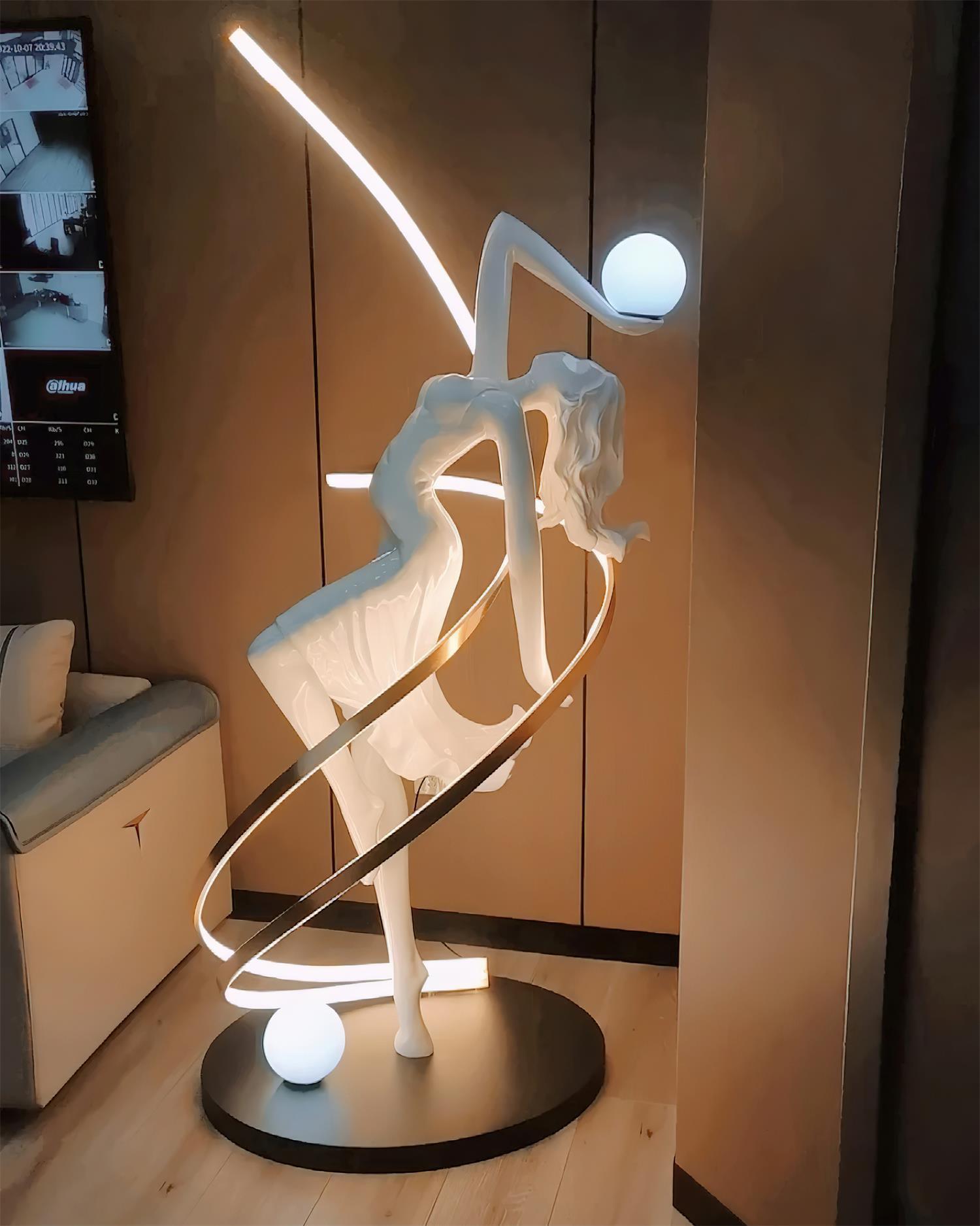 Frigg Sculpture Floor Lamp