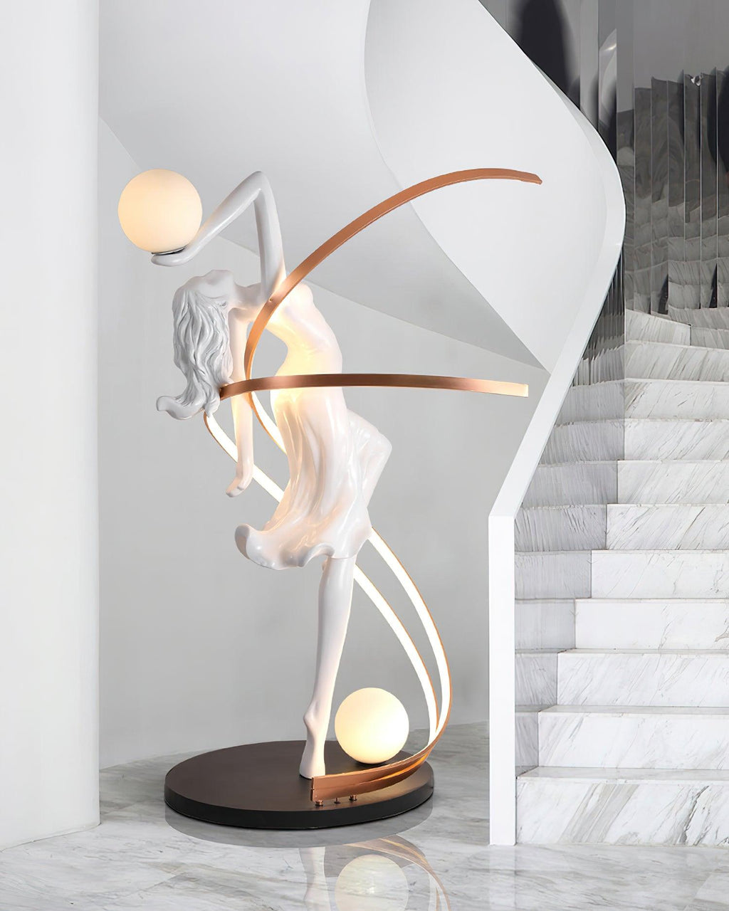 Frigg Sculpture Floor Lamp