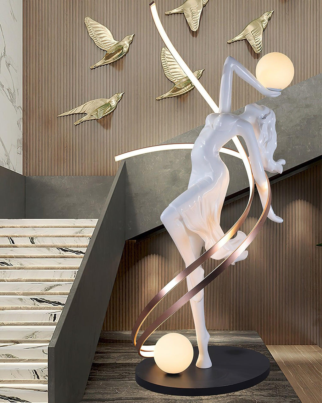 Frigg Sculpture Floor Lamp