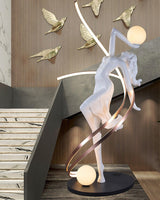 Frigg Sculpture Floor Lamp