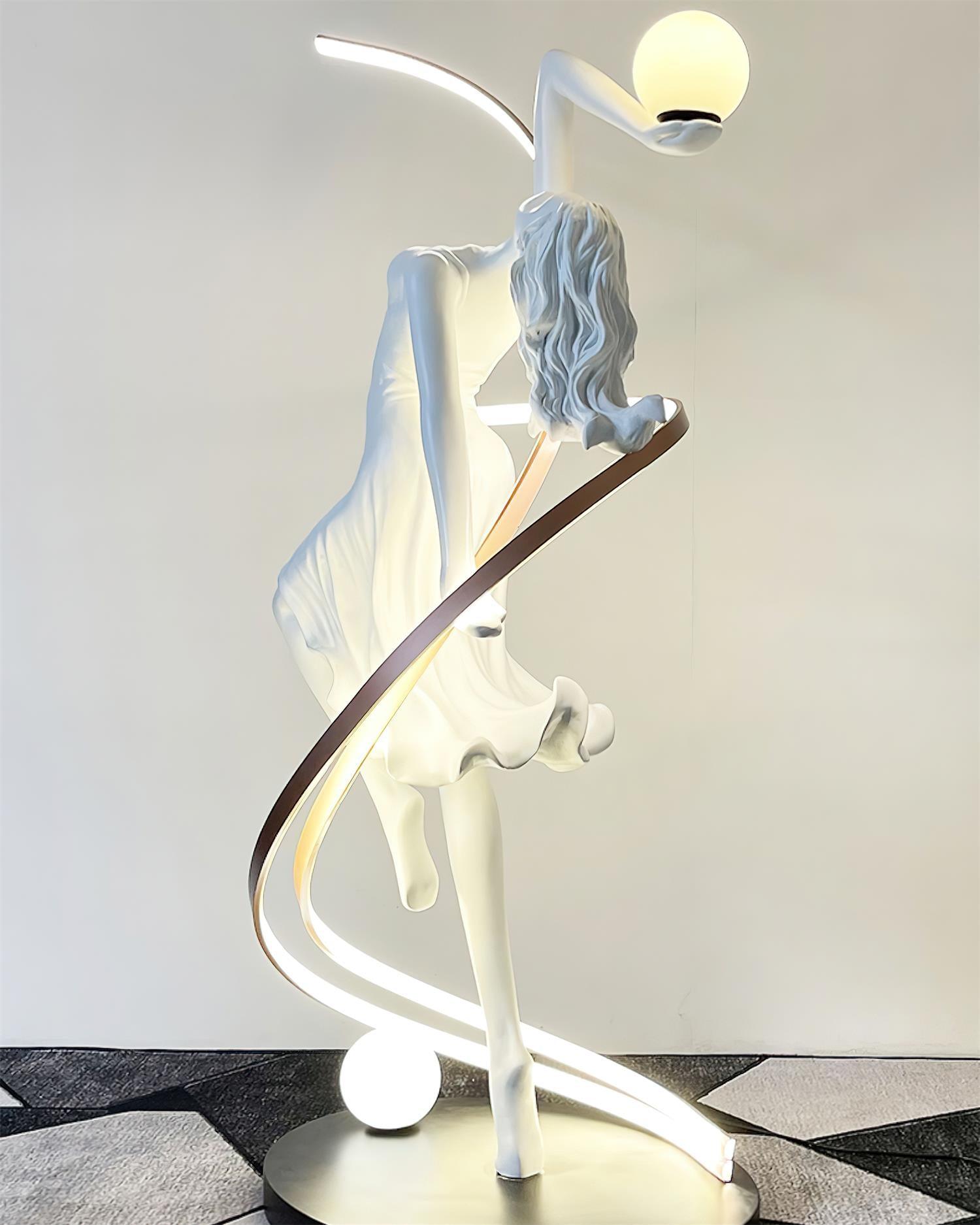 Frigg Sculpture Floor Lamp