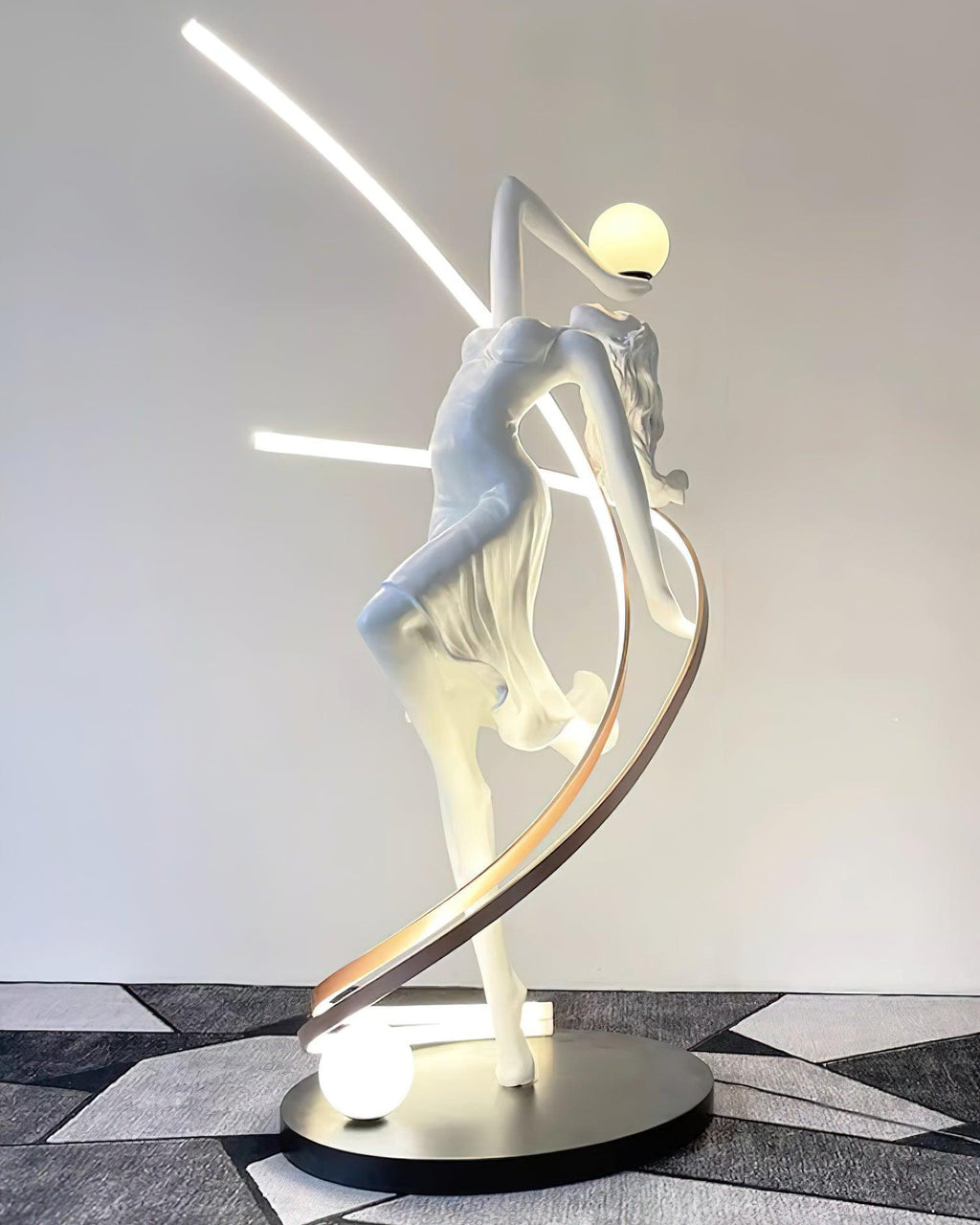 Frigg Sculpture Floor Lamp