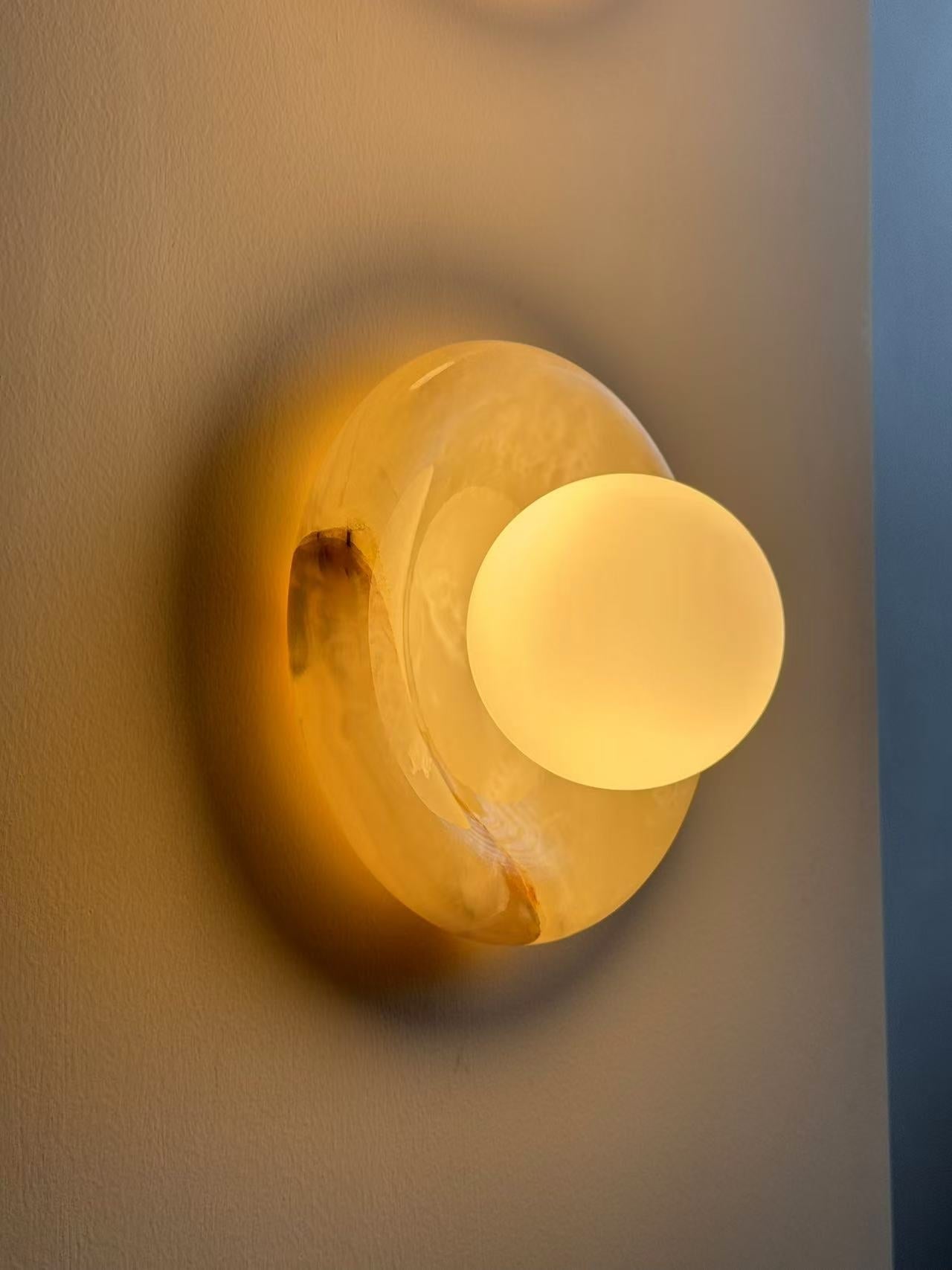 Gravure Onyx Sconce