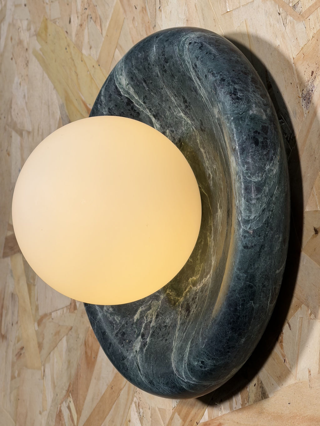 Gravure Sconce Verde Guatemala