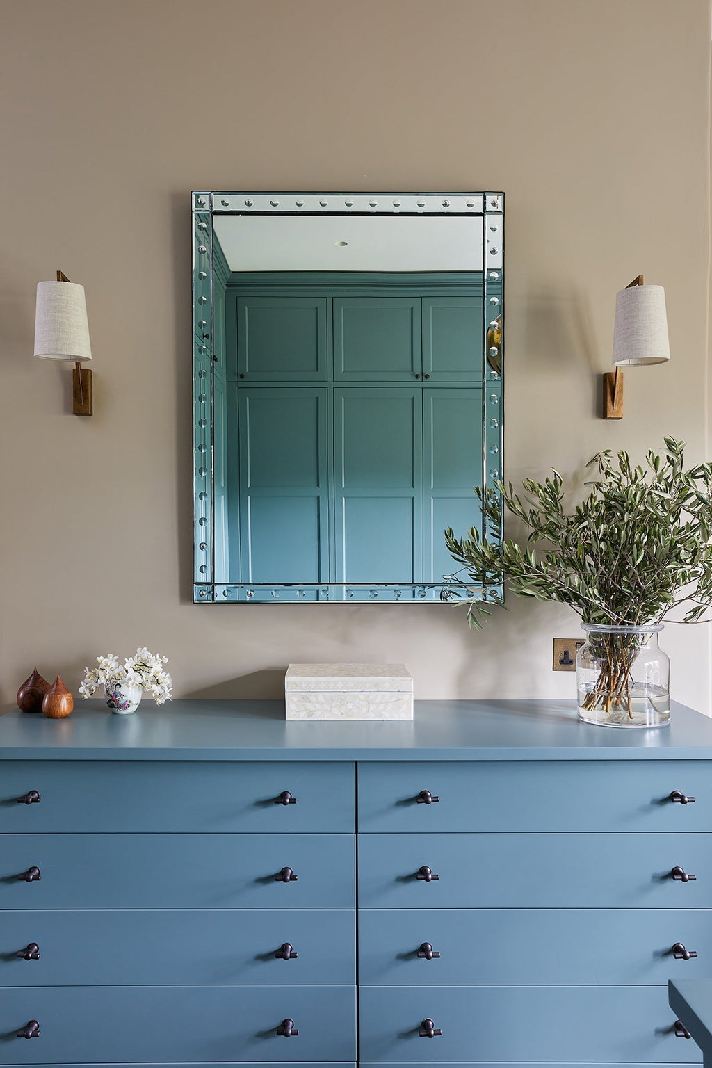 Monty Wall Light