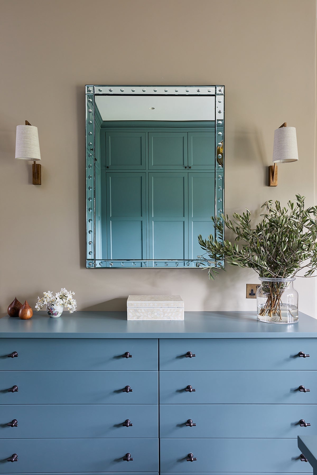 Monty Wall Light