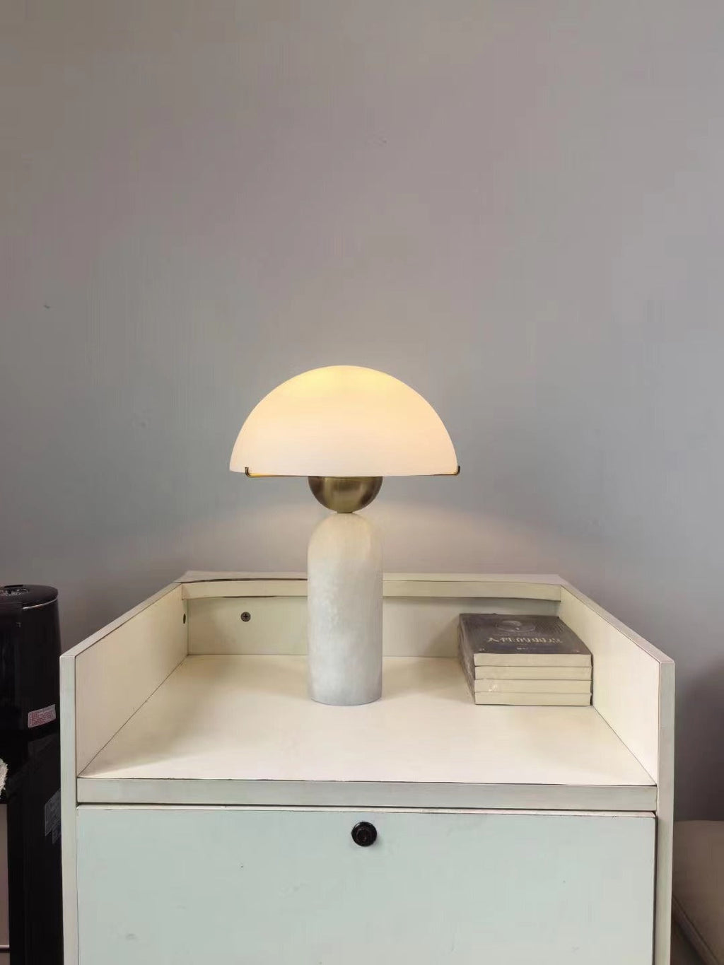 Peono Alabaster Table Lamp