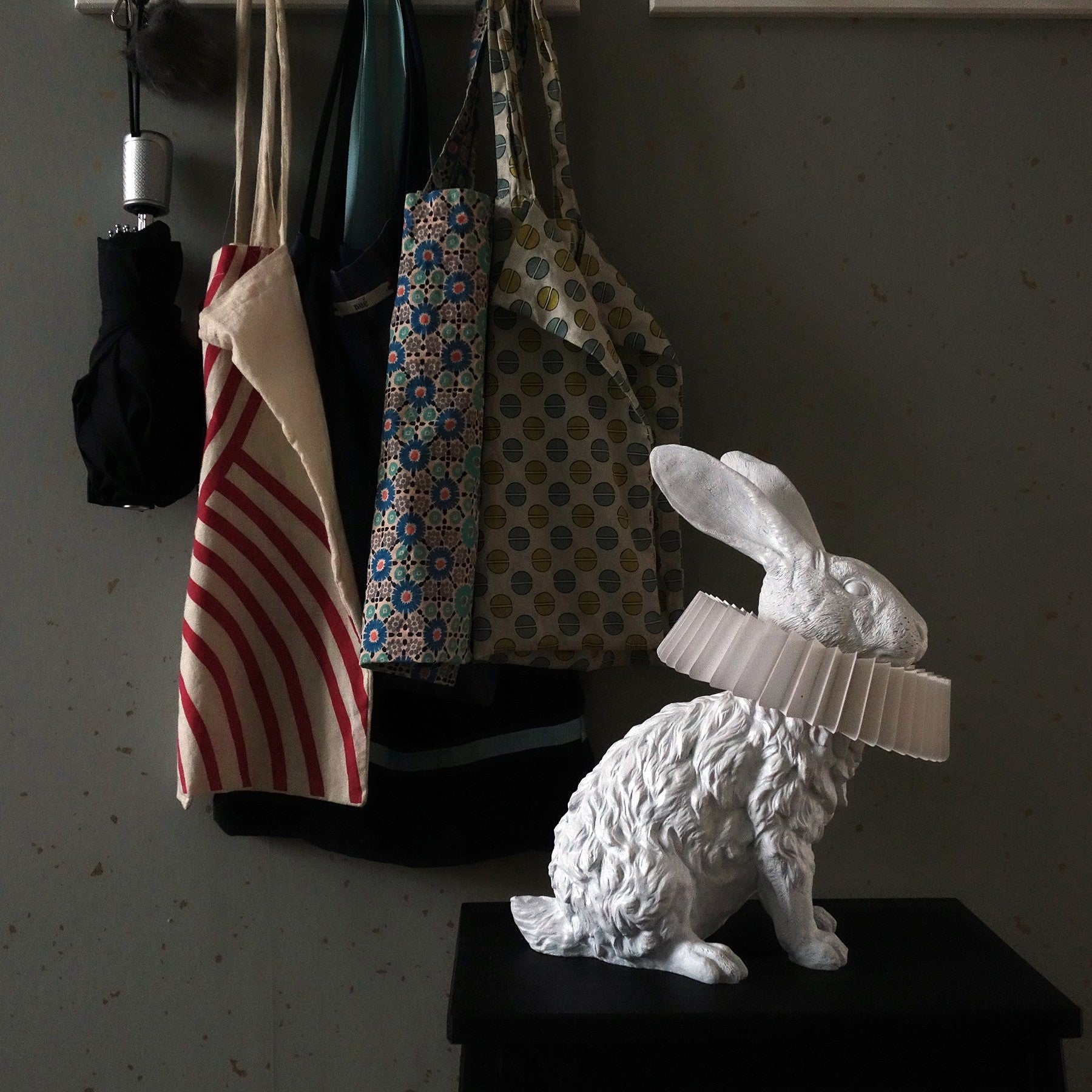 Rabbit Sculpture Table Lamp