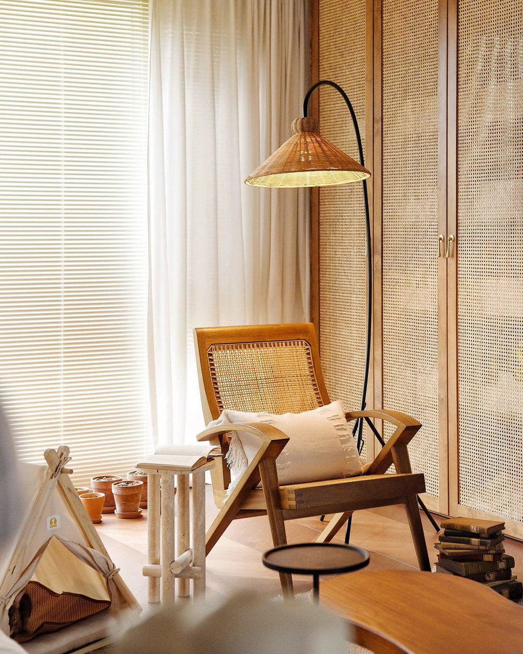 Swan Woven Floor Lamp