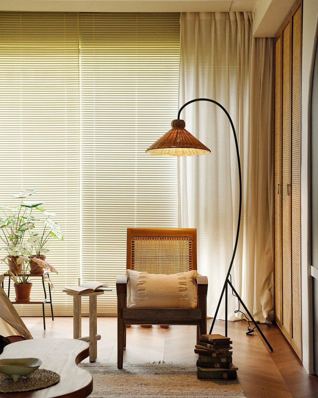 Swan Woven Floor Lamp