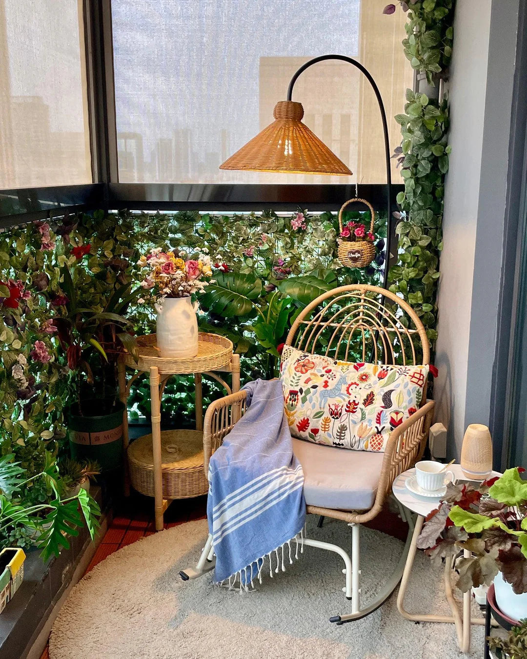 Swan Woven Floor Lamp