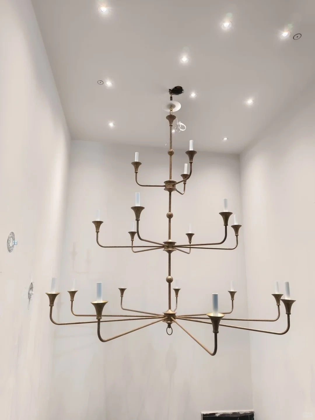 Tolly Grande Chandelier