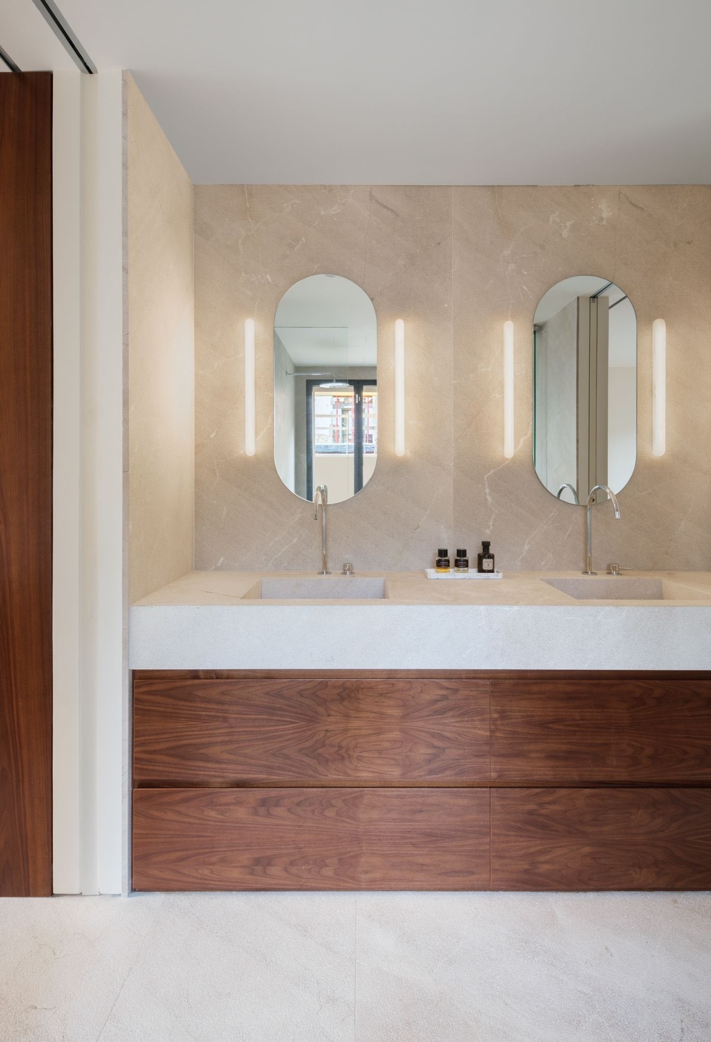 Tub Wall Sconce