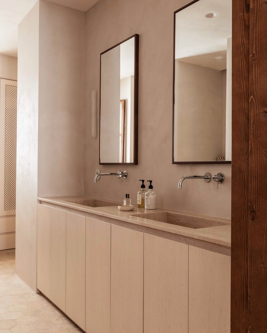 Tub Wall Sconce