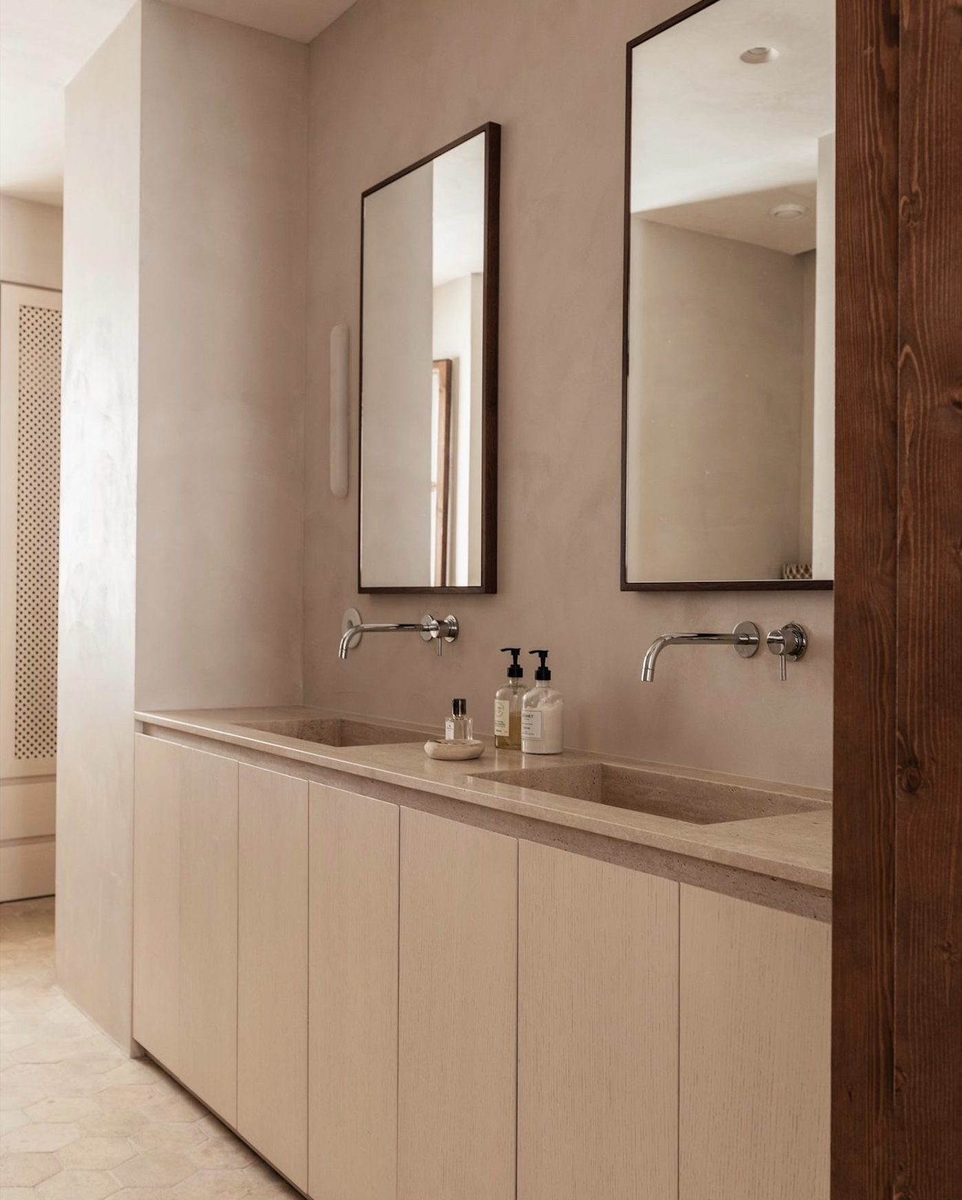 Tub Wall Sconce