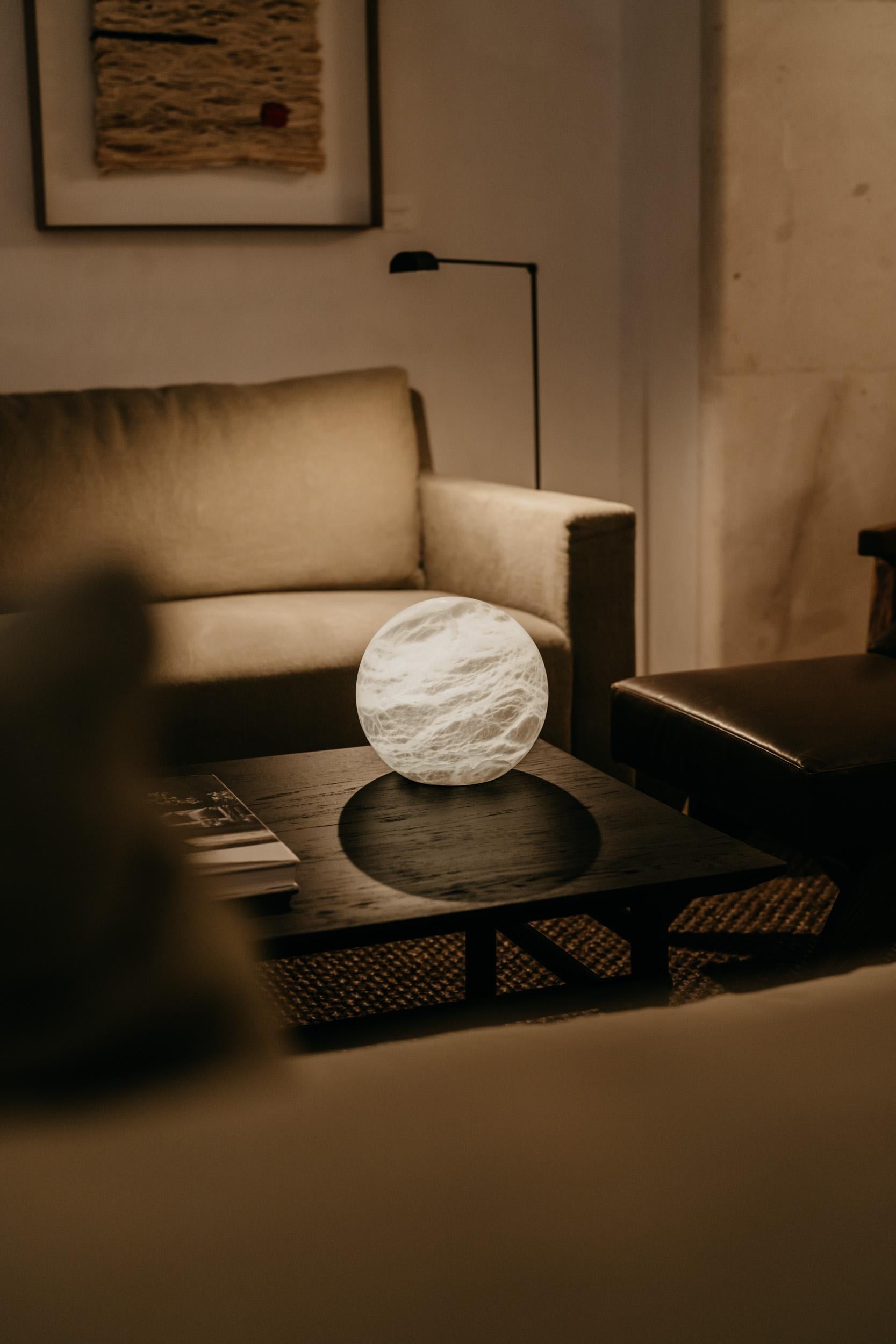 Moon Wireless Table Lamp