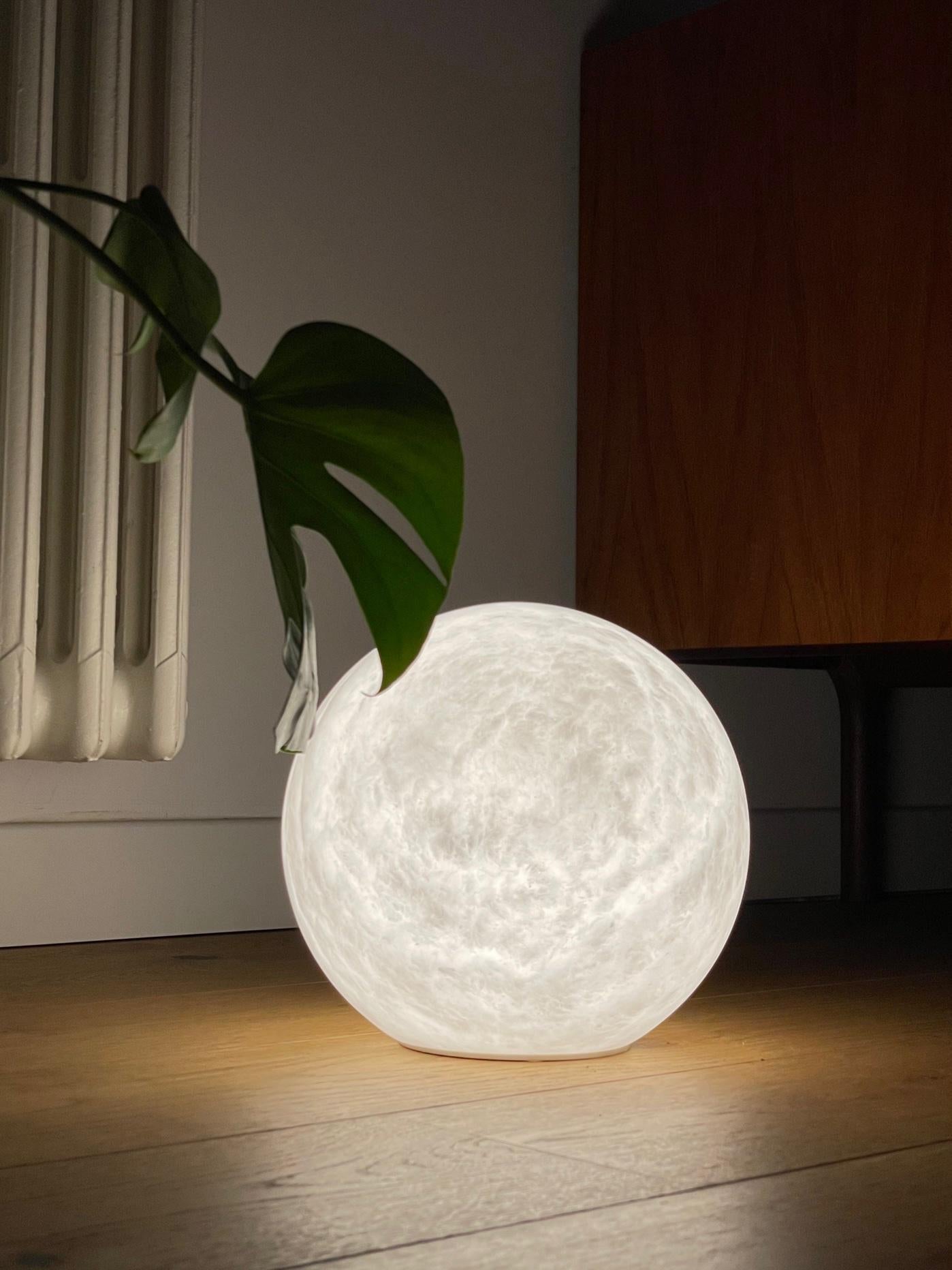 Moon Wireless Table Lamp